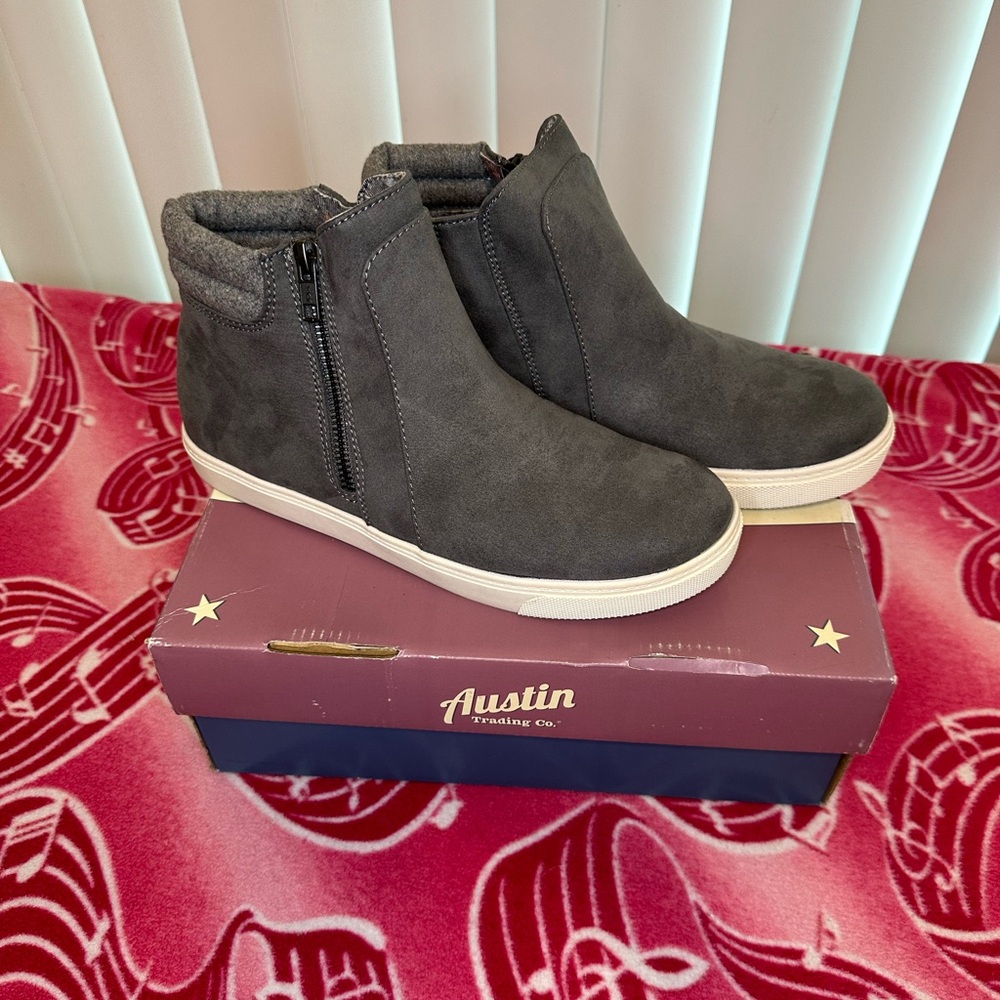 Austin Trading Co. Grey Ankle Booty
